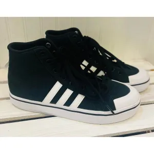 Adidas Bravada 2.0 Sneakers in Black / White - Size 7