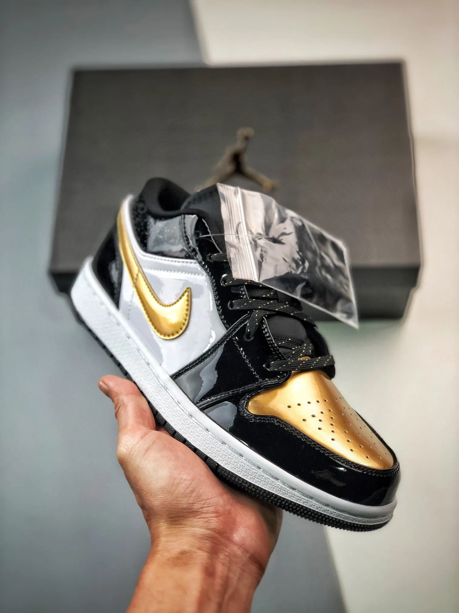 Air Jordan 1 Low ” Copper Toe” Metallic Gold/Black-White