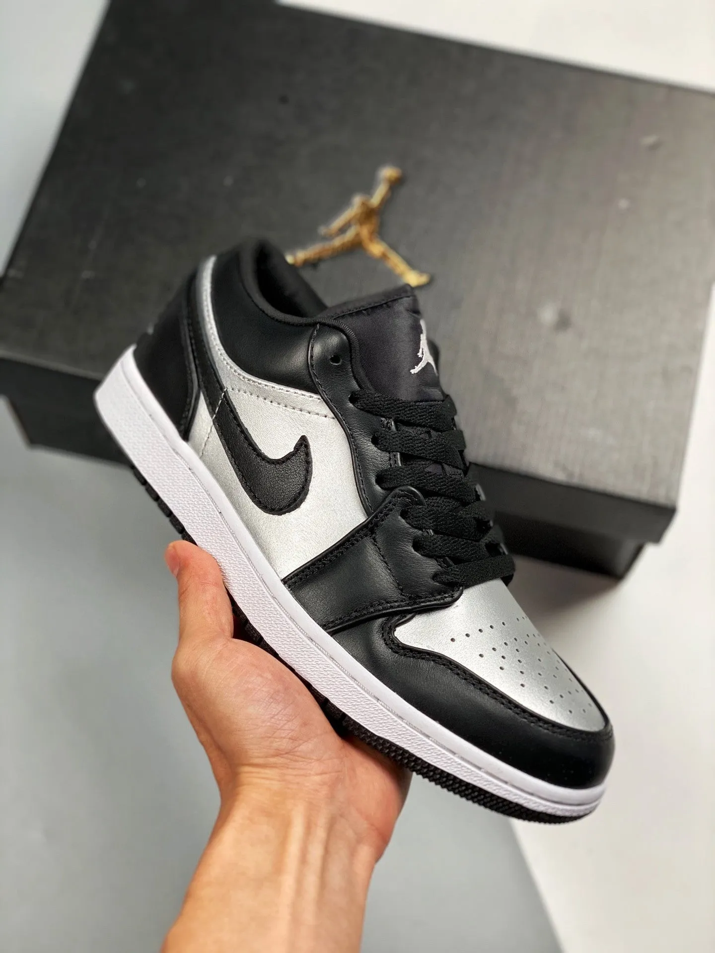 Air Jordan 1 Low ” Silver Toe” Black/Metallic Silver-White