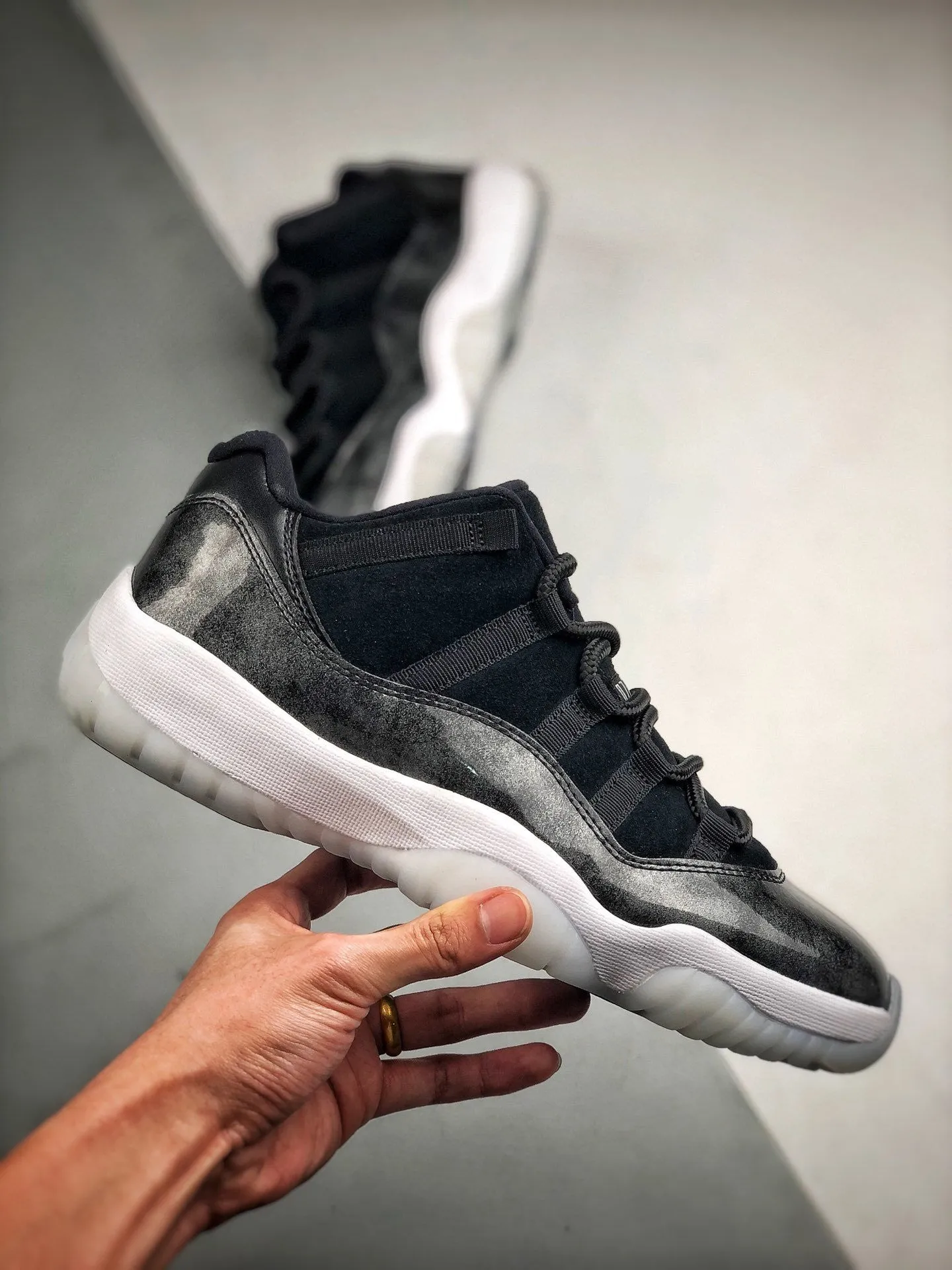 Air Jordan 11 Low ” Barons” Black/Metallic Silver-White