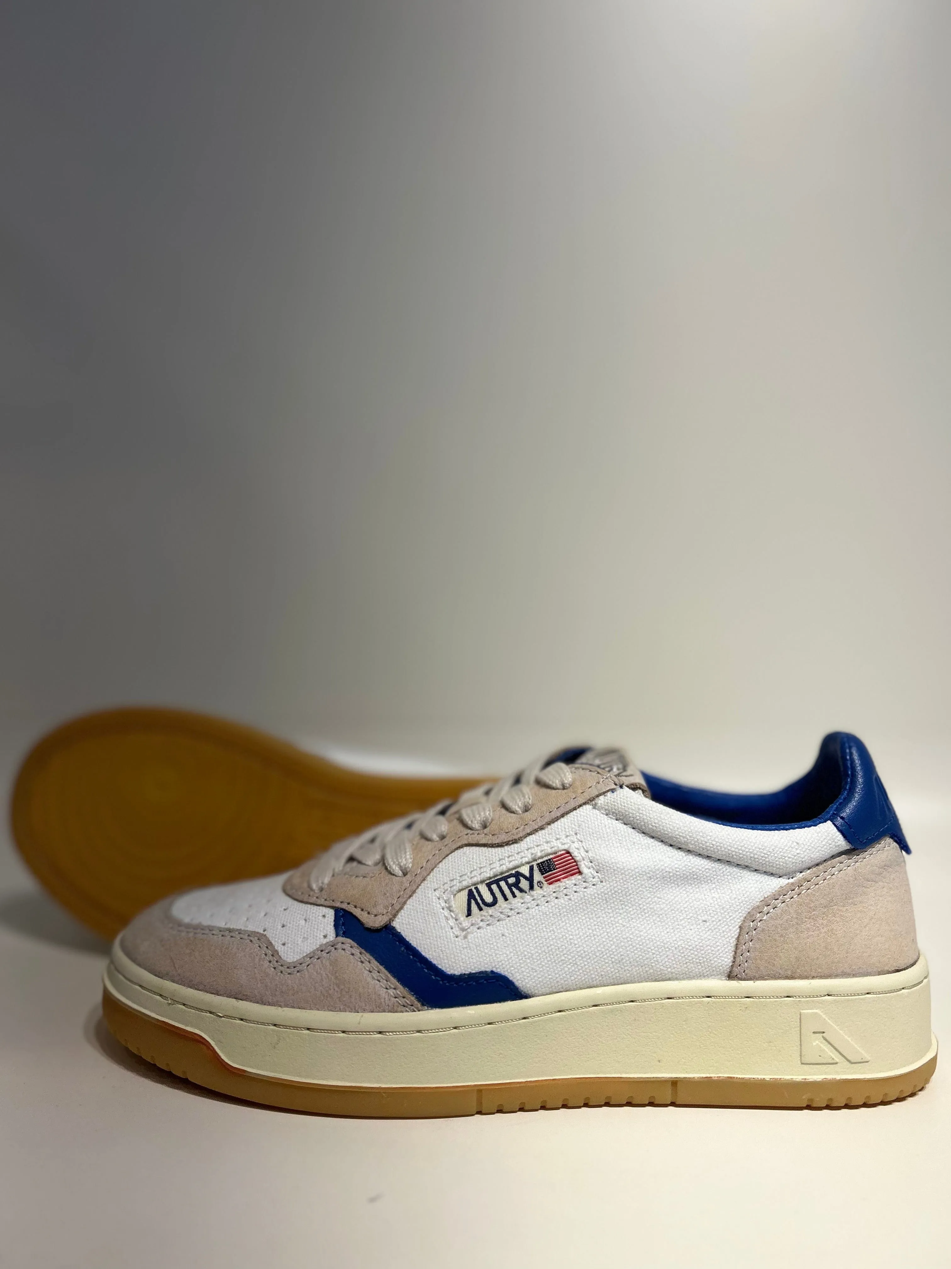 Autry Medalist Low Man Canvas Sand White Blue