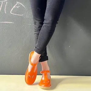 Paturnia Orange bebe con occhietti in pelle arancione artigianale