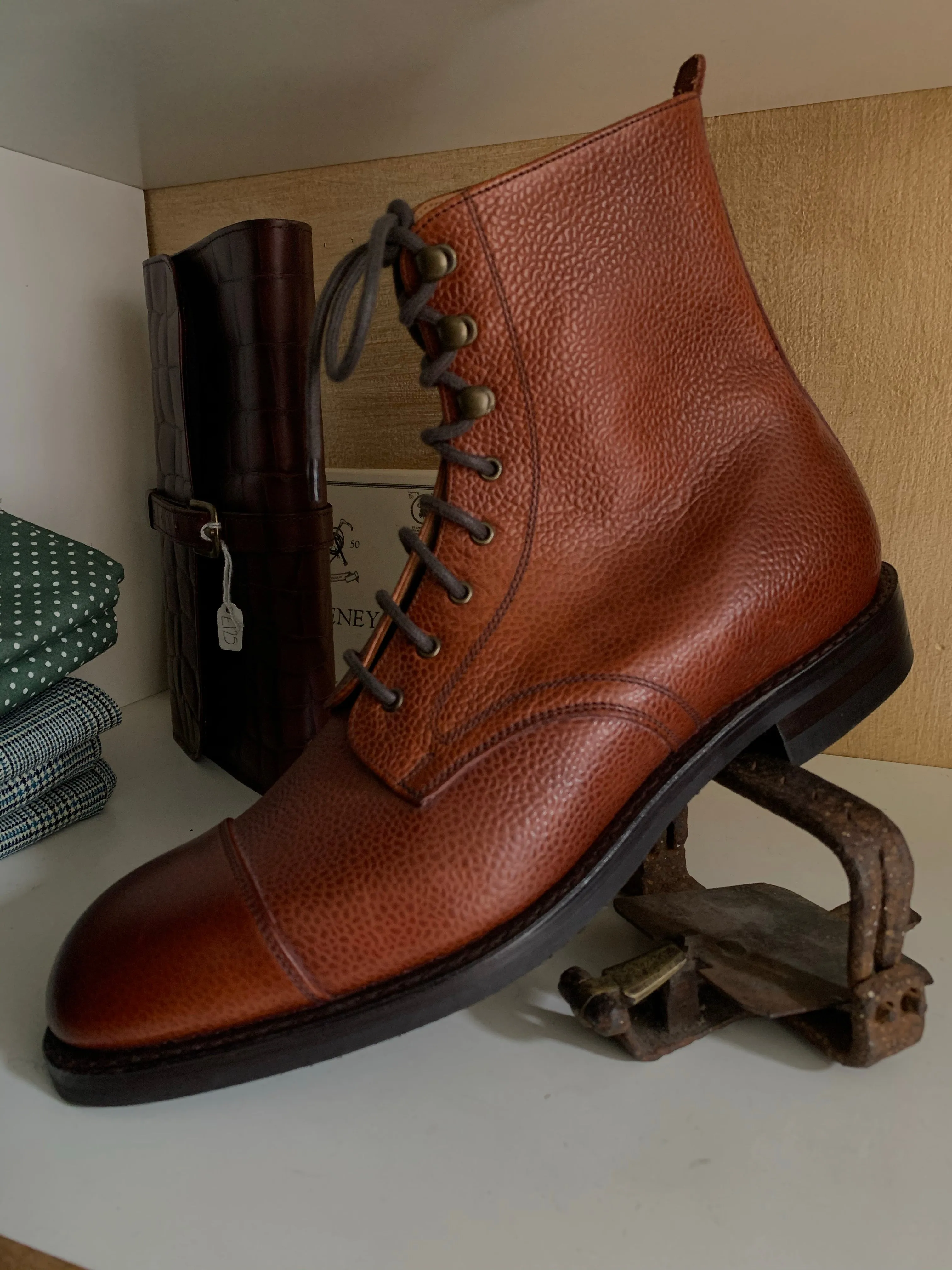 Regent - 'Jason' Derby Boot - Mahogany Grain Boot