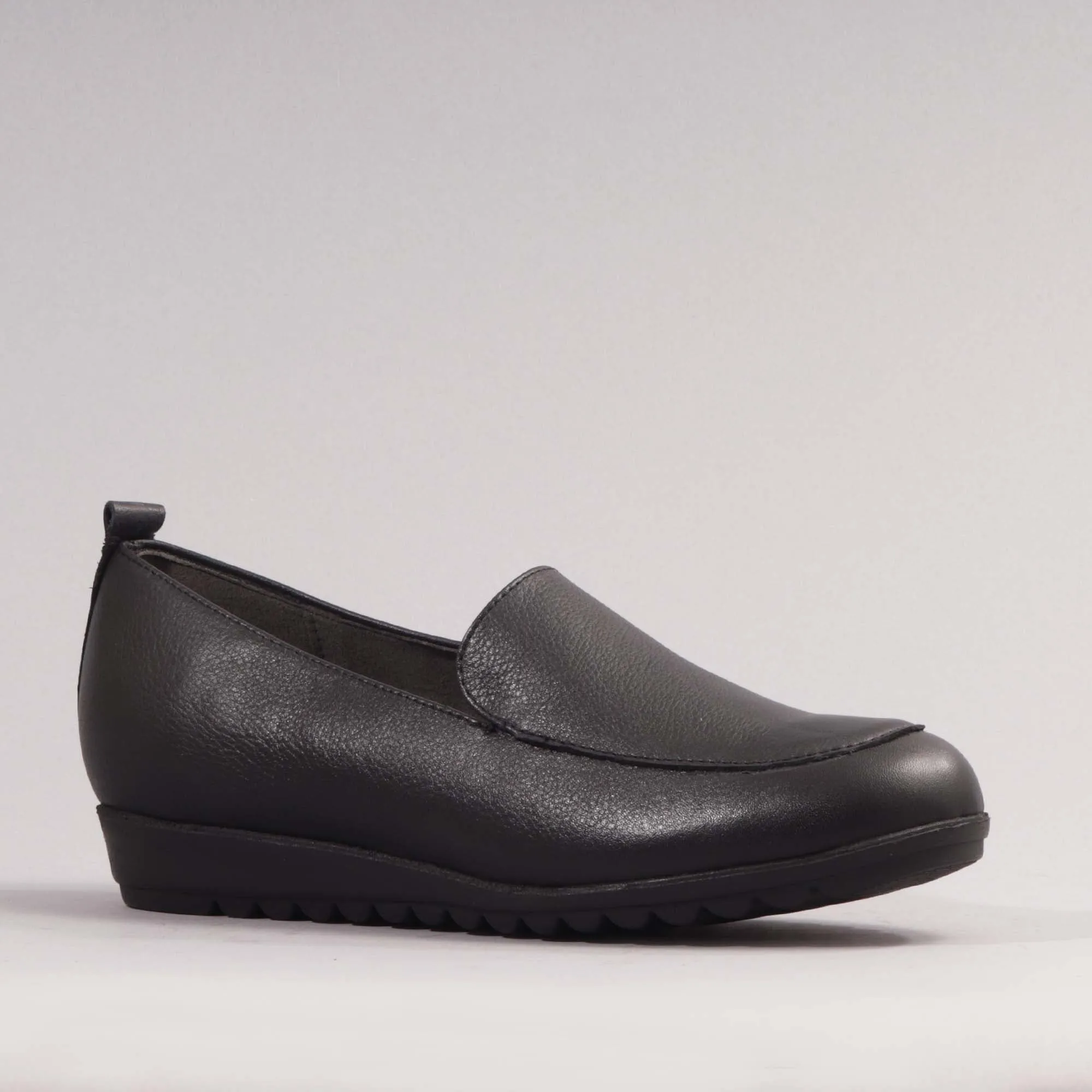 Slip-on Loafer in Black - 12529