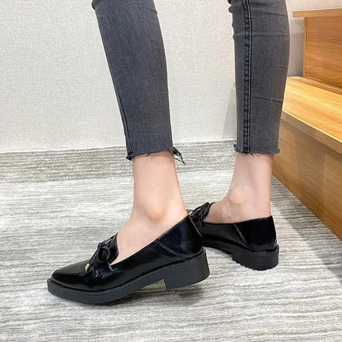 Women‘s Retro Pointed Shoes Thick Bottom Loafers